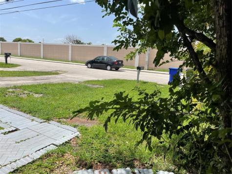 6902 SW 15th Street North Lauderdale FL 33068