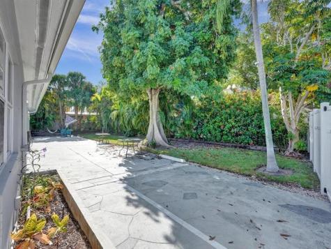 4422 Seagrape Drive Lauderdale By The Sea FL 33308