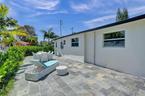 8021 NW 1st Place Miami FL 33150