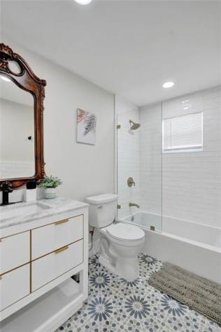 8021 NW 1st Place Miami FL 33150