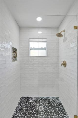 8021 NW 1st Place Miami FL 33150