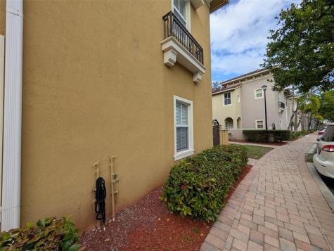 2851 W Prospect Road Tamarac FL 33309