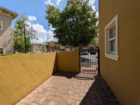 2851 W Prospect Road Tamarac FL 33309