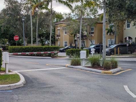 2851 W Prospect Road Tamarac FL 33309