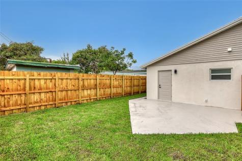 416 W Mango Street Lantana FL 33462