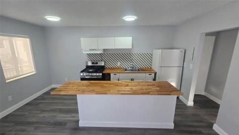 7725 Harding Avenue Miami Beach FL 33141