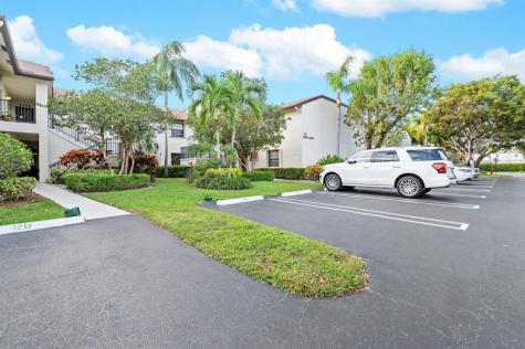 3258 Jog Park Drive Greenacres FL 33467