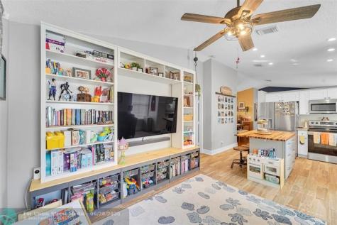 7542 NW 3rd Street Plantation FL 33317