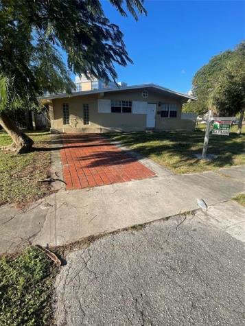 824 N Rainbow Drive Hollywood FL 33021