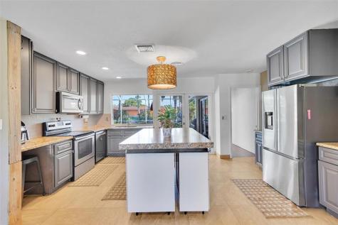 1736 NW 38th Street Oakland Park FL 33309