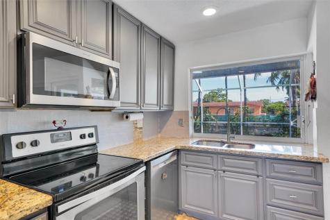 1736 NW 38th Street Oakland Park FL 33309