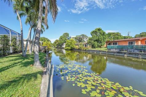 1736 NW 38th Street Oakland Park FL 33309