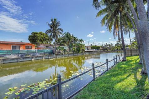 1736 NW 38th Street Oakland Park FL 33309