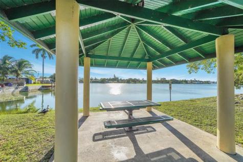 1736 NW 38th Street Oakland Park FL 33309