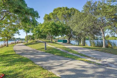 1736 NW 38th Street Oakland Park FL 33309