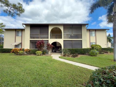 320 Knotty Pine Circle Greenacres FL 33463