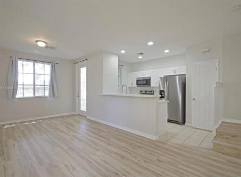 6030 SW 19th Place North Lauderdale FL 33068