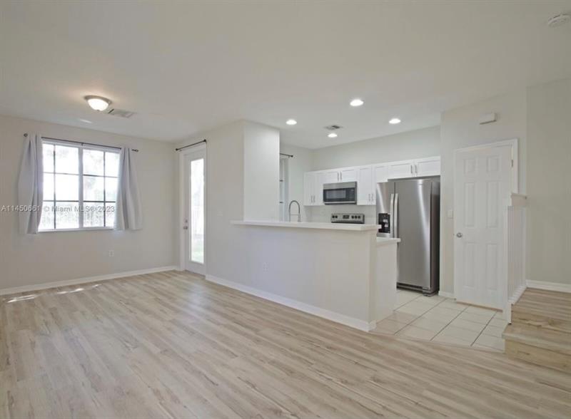 6030 SW 19th Place North Lauderdale FL 33068