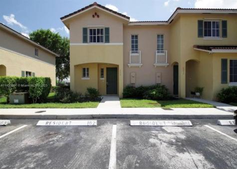 6030 SW 19th Place North Lauderdale FL 33068