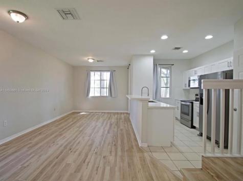 6030 SW 19th Place North Lauderdale FL 33068