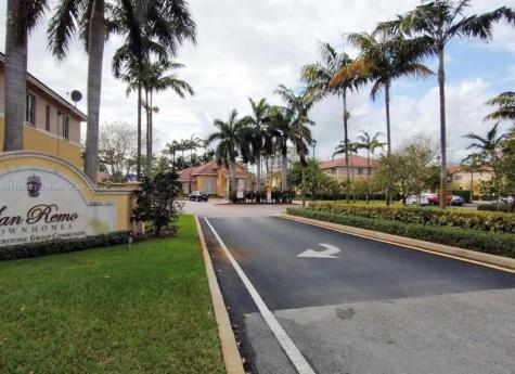 6030 SW 19th Place North Lauderdale FL 33068