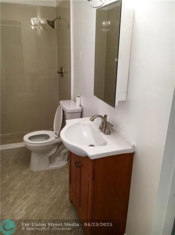 161 NW 40th Street Oakland Park FL 33309