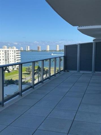 220 Lake Shore Drive West Palm Beach FL 33403
