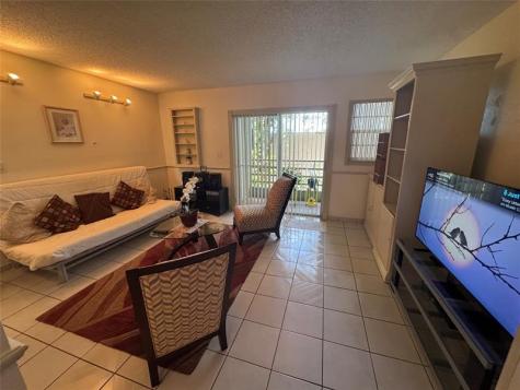 11183 NW 7th Street Miami FL 33172