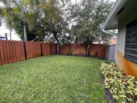 975 NE 40th Street Oakland Park FL 33334