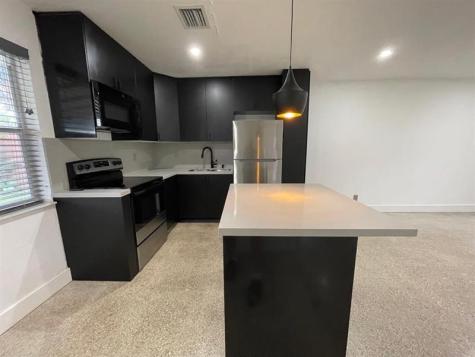 975 NE 40th Street Oakland Park FL 33334