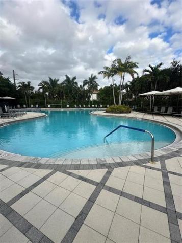 2911 Cascada Isles Way Hollywood FL 33024