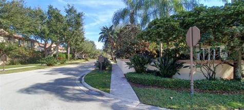 6688 Via Regina Boca Raton FL 33433
