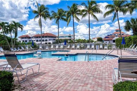 6688 Via Regina Boca Raton FL 33433