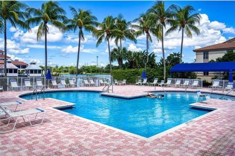 6688 Via Regina Boca Raton FL 33433