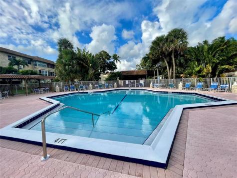 5071 W Oakland Park Boulevard Lauderdale Lakes FL 33313