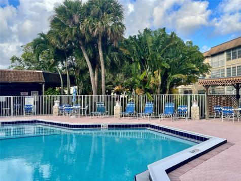 5071 W Oakland Park Boulevard Lauderdale Lakes FL 33313