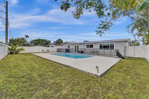 4001 N 41st Court Hollywood FL 33021