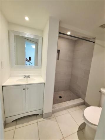 8040 N Colony Circle Tamarac FL 33321