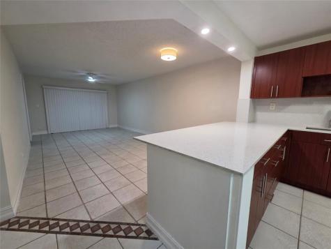 8040 N Colony Circle Tamarac FL 33321