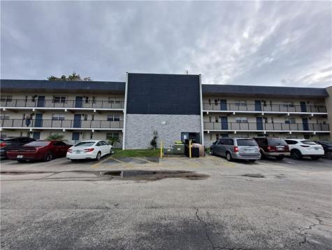 8040 N Colony Circle Tamarac FL 33321