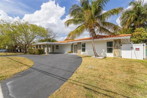 2255 NE 207th Street Miami FL 33180
