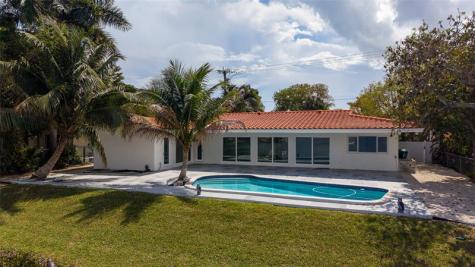 2255 NE 207th Street Miami FL 33180