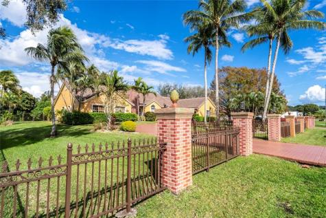 11301 SW 3rd Street Plantation FL 33325