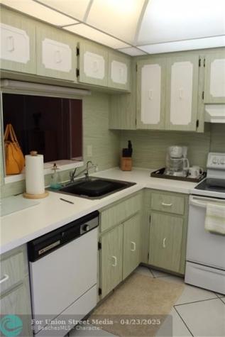 3571 Inverrary Drive Lauderhill FL 33319
