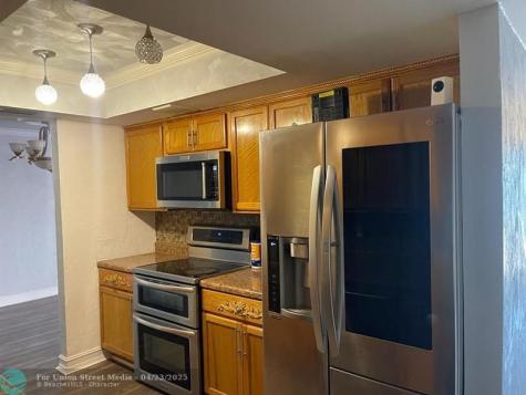 8241 SW 9th Street North Lauderdale FL 33068