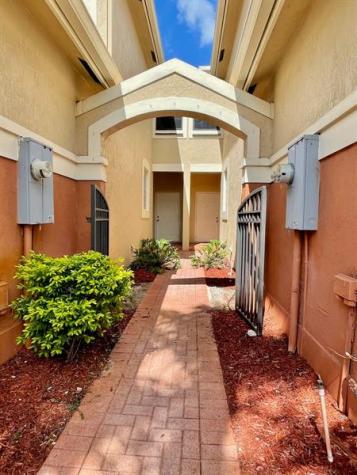 3959 Orange Tree Lane Weston FL 33332