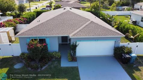 1522 SE Flintlock Road Saint Lucie West FL 34952