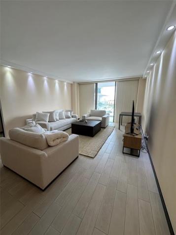19707 Turnberry Way Miami FL 33180