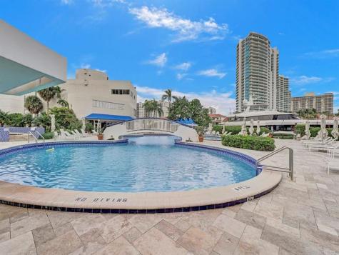 19707 Turnberry Way Miami FL 33180