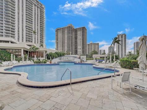 19707 Turnberry Way Miami FL 33180